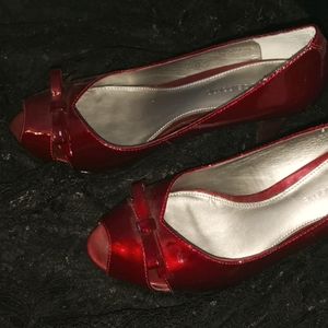 Patent leather peep-toe 8